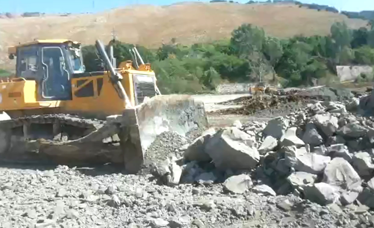 Le bulldozer DH24-C2 pour les travaux de terrassement et de remblayage dans une mine à ciel ouvert